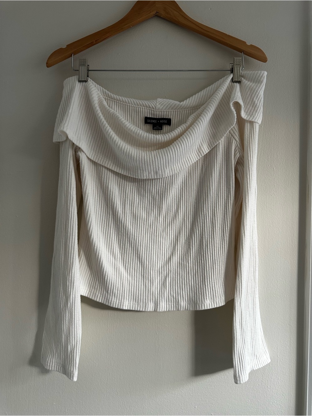 silence + noise White Off-Shoulder Ribbed Long Sleeve Top